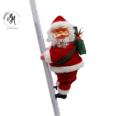 Papá Noel subiendo escalera en internet