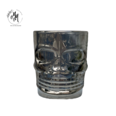 Vasos de whisky en vidrio negro en internet