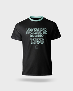 REMERA NEGRA UNISEX UNR 68' - comprar online