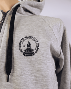 CAMPERA CON CAPUCHA