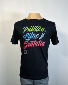 REMERA PÚBLICA LIBRE Y GRATUITA. NEGRA