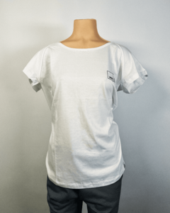 REMERA DE JERSEY ENTALLADA LOGO CUADRADO