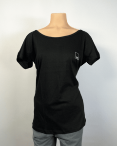 REMERA DE JERSEY ENTALLADA LOGO CUADRADO en internet