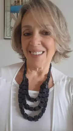 Colar Serena preto na internet