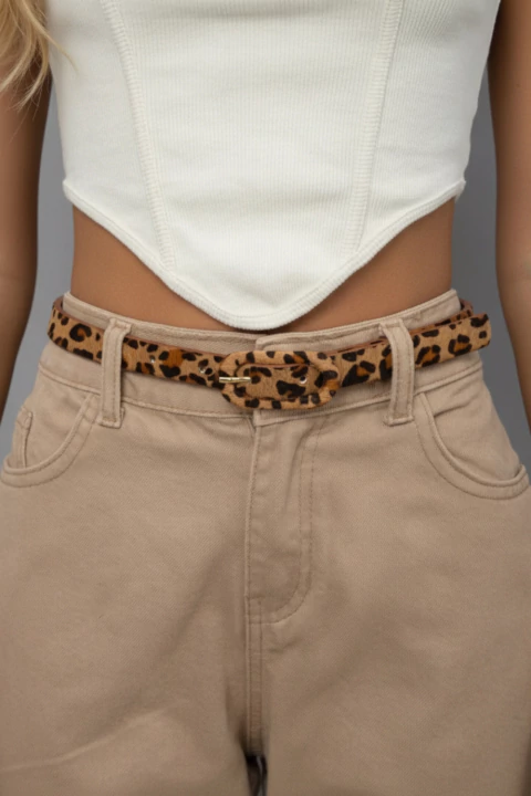 Cinto Fino Animal Print Fivela Em Metal Encapada - comprar online