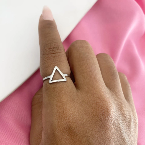 anel triângulo vazado