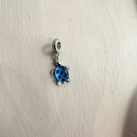 berloque tartaruga azul