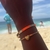 bracelete coração e ponto de luz dourado na internet
