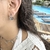 brinco argola flores - comprar online