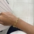 Pulseira corrente g dourada - comprar online