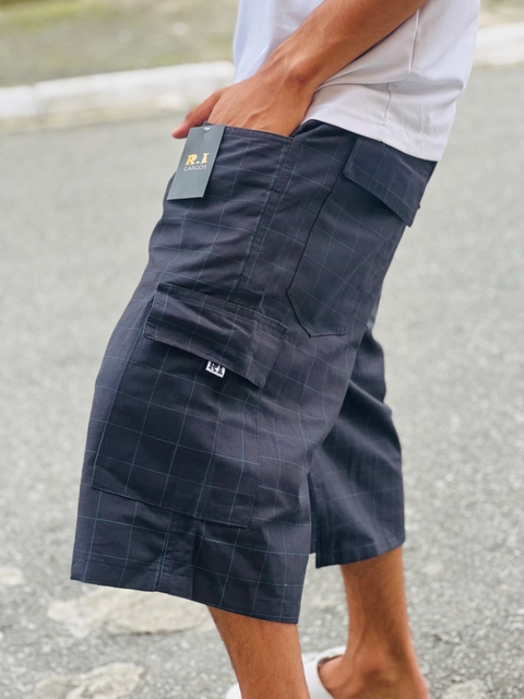 Bermuda Cargo Preta Quadri