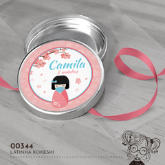 Latinha Personalizada Kokeshi - 00344 - comprar online