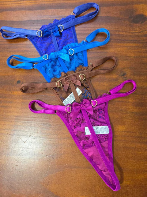 Calcinha Presentinho em Renda Fio Tirinha com Regulagem