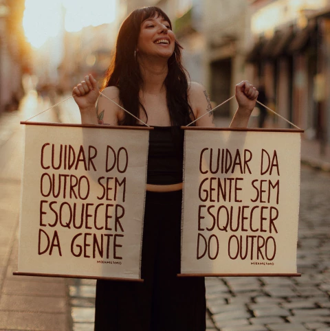 Dupla de bandeiras feita à mão e coração - comprar online