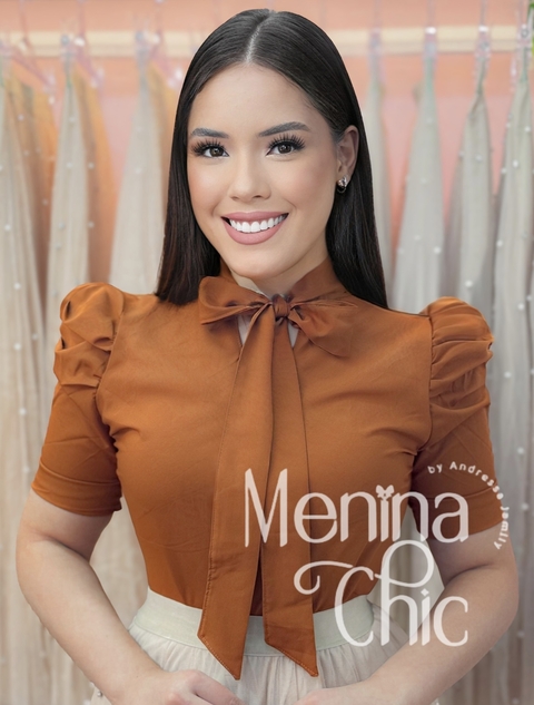 Blusa Laço Elegância Clássica Marrom Caramelo - comprar online