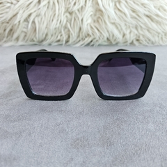 Lisa - THE PANDA GLASSES