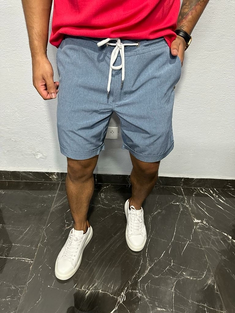 Bermuda masculina atemporal azul mescla