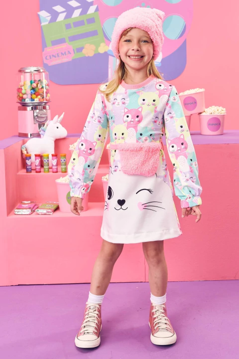 Vestido infantil kukiê em molecotton e pochete pelo, estampa de gatinhos - frente