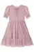 Vestido infantil rosa em tule com estampas de corações, mangas bufantes e detalhe de laço na gola.