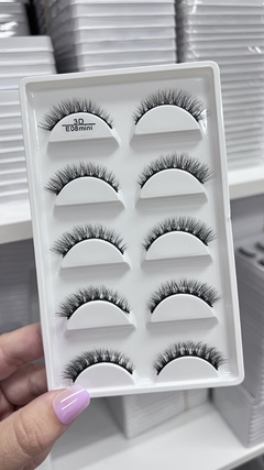CARTELA COM 5 PARES DE CILIOS POSTICOS - MODELO E08 mini - Dani Oliveira Makeup Store