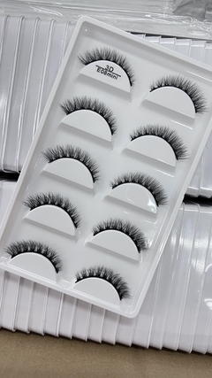 CARTELA COM 5 PARES DE CILIOS POSTICOS - MODELO E08 mini na internet
