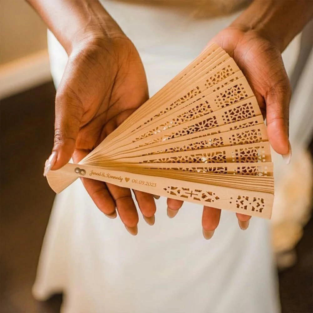 Abanicos Personalizados con Grabado Láser – Souvenirs y Regalos Ecológicos