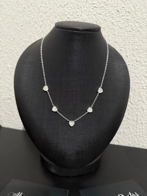 Colar Corações Branco 45cm Luxo - comprar online