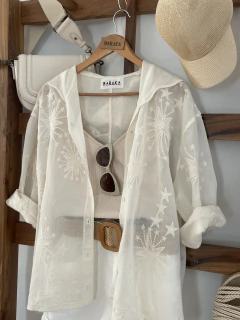 Camisa Magnolia (con capucha, bordada) en internet