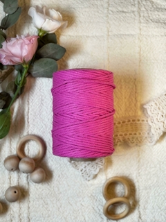 HILO DE ALGODÓN DE 36 HEBRAS X UNIDAD, COLOR FUCSIA