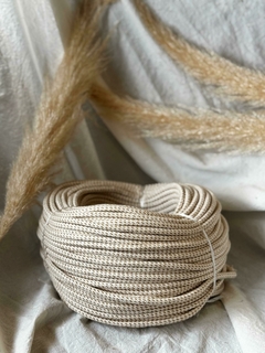 Soga trenzada 7mm cruda con beige en madeja x 100 mts