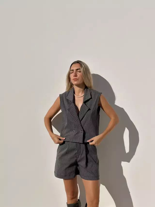 Ss25 | The Queen Stripes Vest thumbnail 2