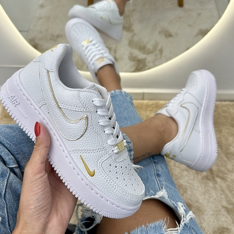 TÊNIS CROCO BRANCO E DOURADO