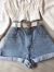 SHORTS MOM COM CINTO BRANCO