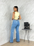 Calça flare lavagem clara , acompanha o cintinho marrom - comprar online