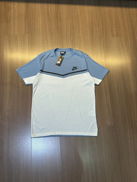 Camiseta NK Tech Fleece Suedine