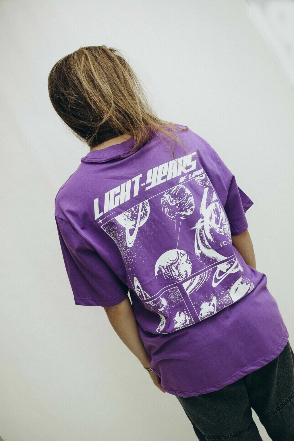 CAMISETA OVERSIZED LIGHT YEARS ROXA