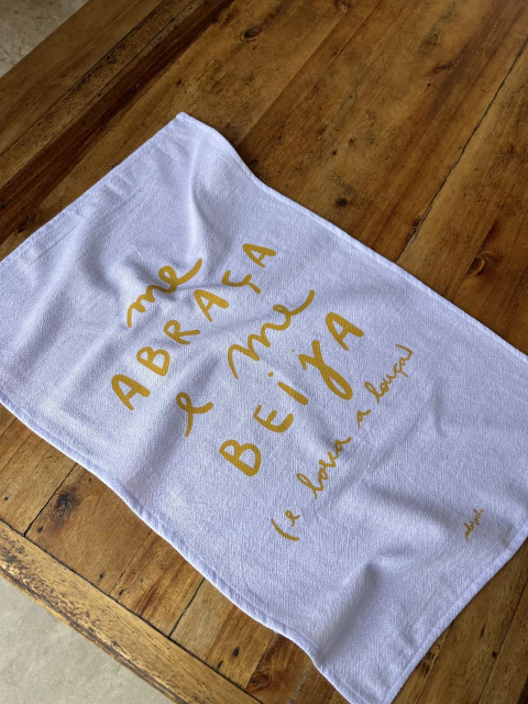 pano de prato Me Abraça e Me Beija - comprar online