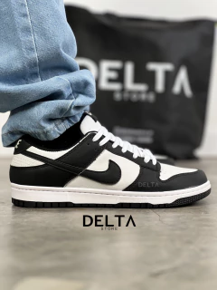 SB DUNK LOW PANDA #426