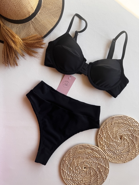 Biquíni meia taça e Hot pants cós