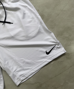 Shorts Nike - Dri Fit (Branco) - comprar online