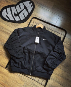 Jaqueta Nike Bomber Dupla Face na internet