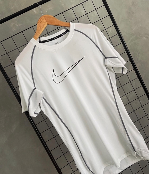 Camisa Nike PRO.