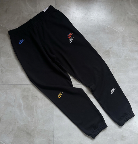 Calça Nike - SportWear Multiple Swoosh