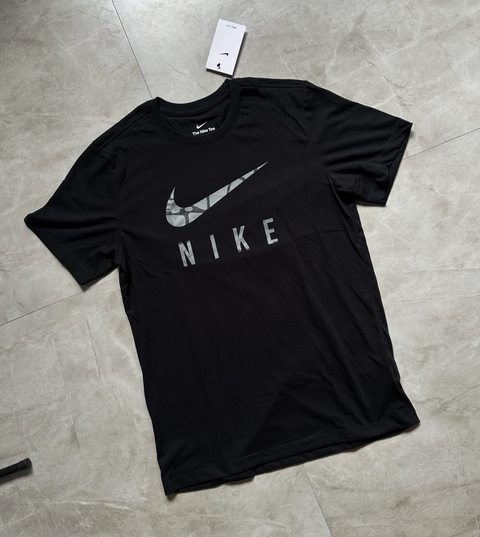 Camisa Nike SportWear - Swoosh Prata