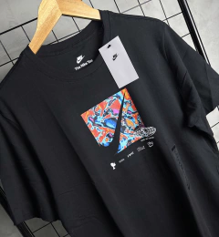 Camisa Nike SportWear - WorldWide na internet