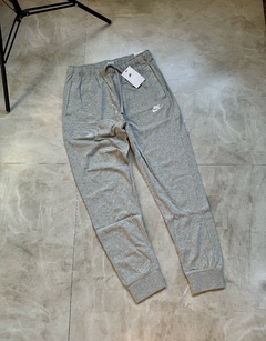 Calça Nike Sportwear - Club (Cinza)