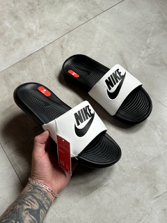Chinelo Slide Nike - Victory One (Forma Justa)