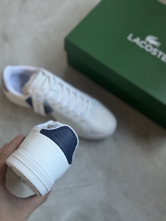 Lacoste Europa PRO - 2024 (Branco / Azul) - kennaistore