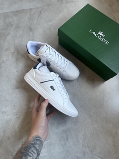 Lacoste Europa PRO - 2024 (Branco / Azul) na internet