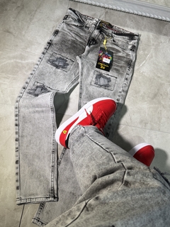 Calça Jeans Modelo Jogador - Cinza Patch ( 2520067) - comprar online